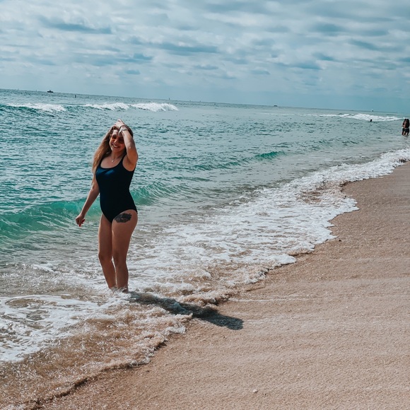 Meet your Posher, Elyssa - Picture 1 of 1